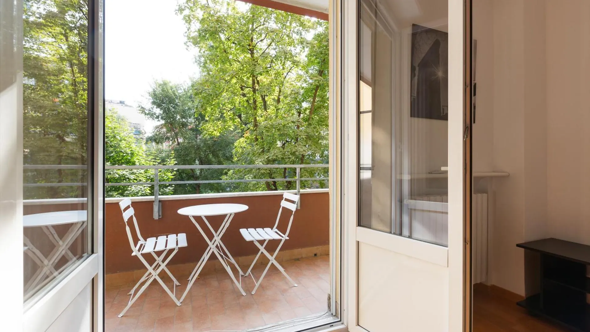 Irnerio- Washington Balcony Apartment Milan
